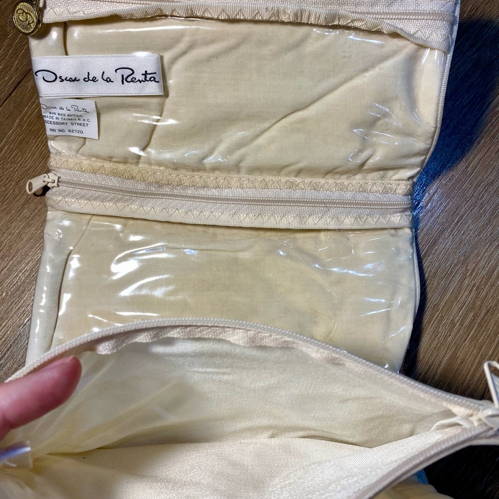 Vintage Oscar De La Renta Floral Tapestry makeup bag - Picture 5 of 6